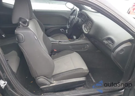 2016 Dodge Challenger Sxt z USA, uszkodzony, nr VIN 2C3CDZAG9GH114011